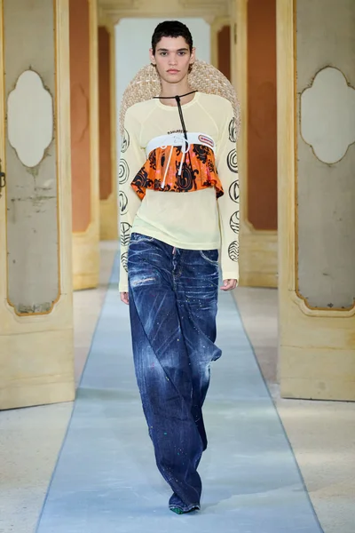 Look 10